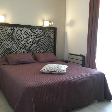 Hotel Les Pastels La Roche-sur-Yon Esterno foto